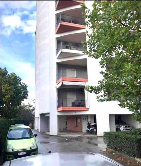 Larisa City Ap 5 With Parking Exterior photo