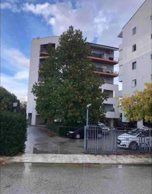 Larisa City Ap 5 With Parking Exterior photo